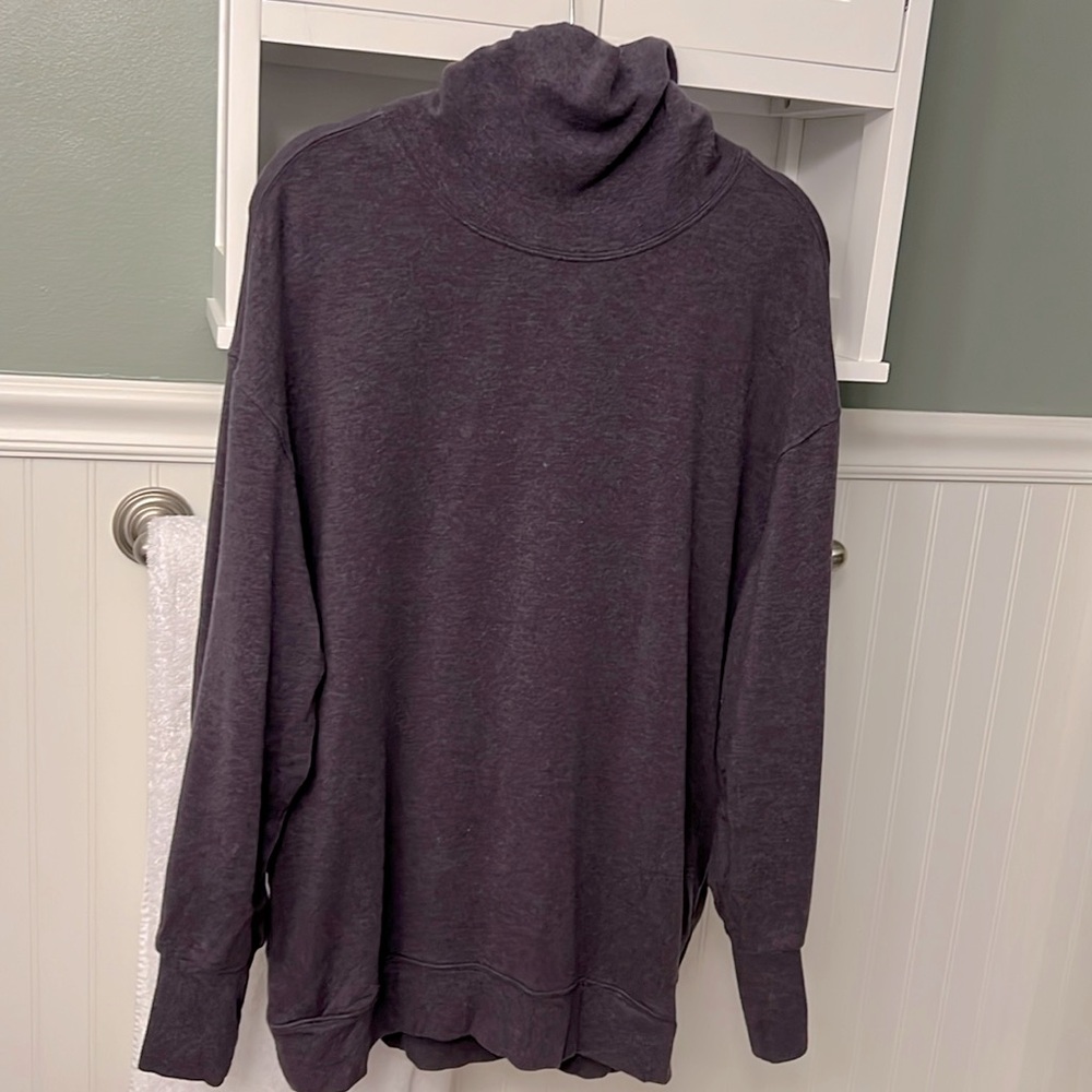Athleta Ruched Turtleneck Sweatshirt Sz L EUC Heathered Purple